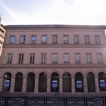 Pavillons de lancienne douane et de la Barrière deau