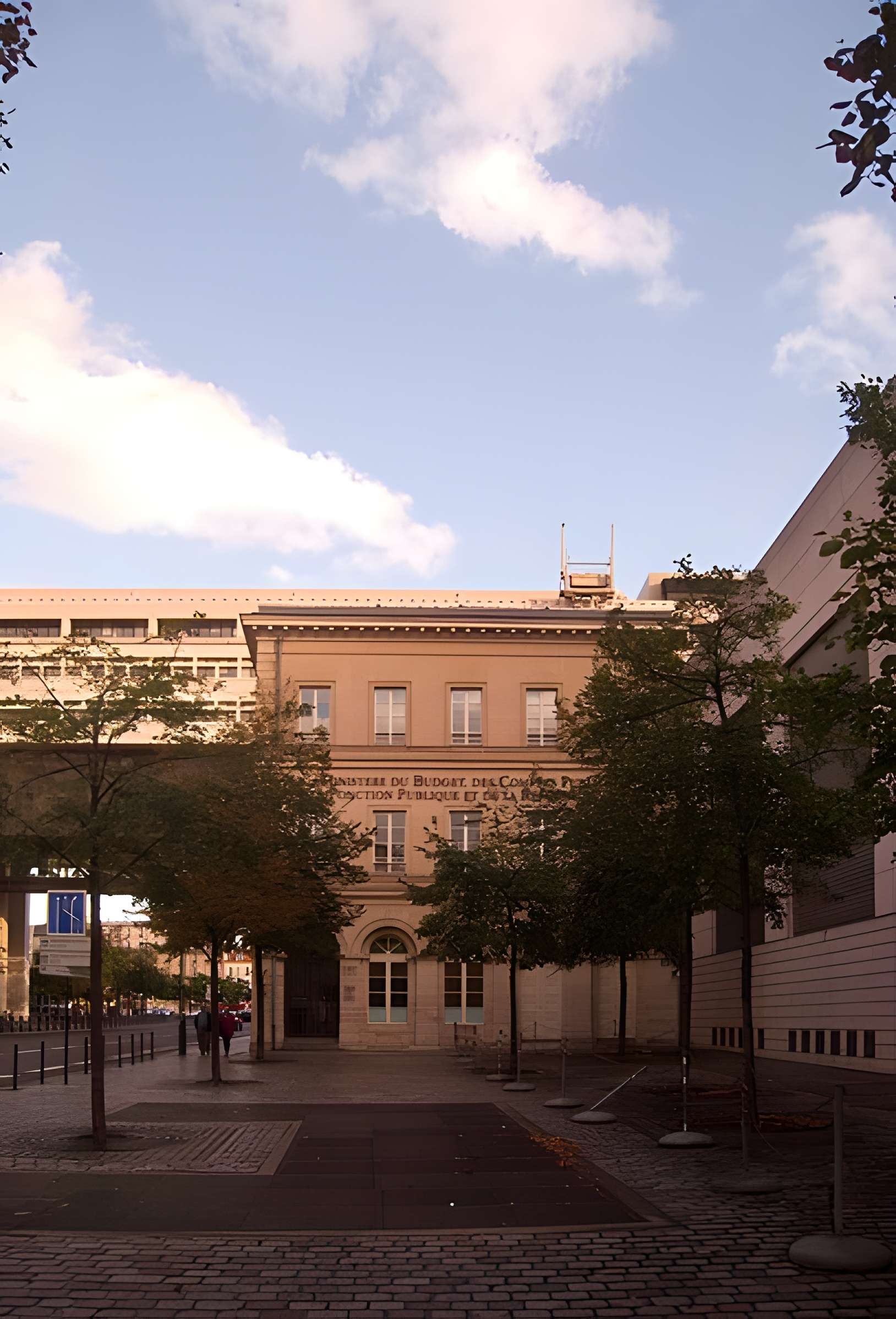 Pavillons de l'ancienne douane et de la Barrière d'eau