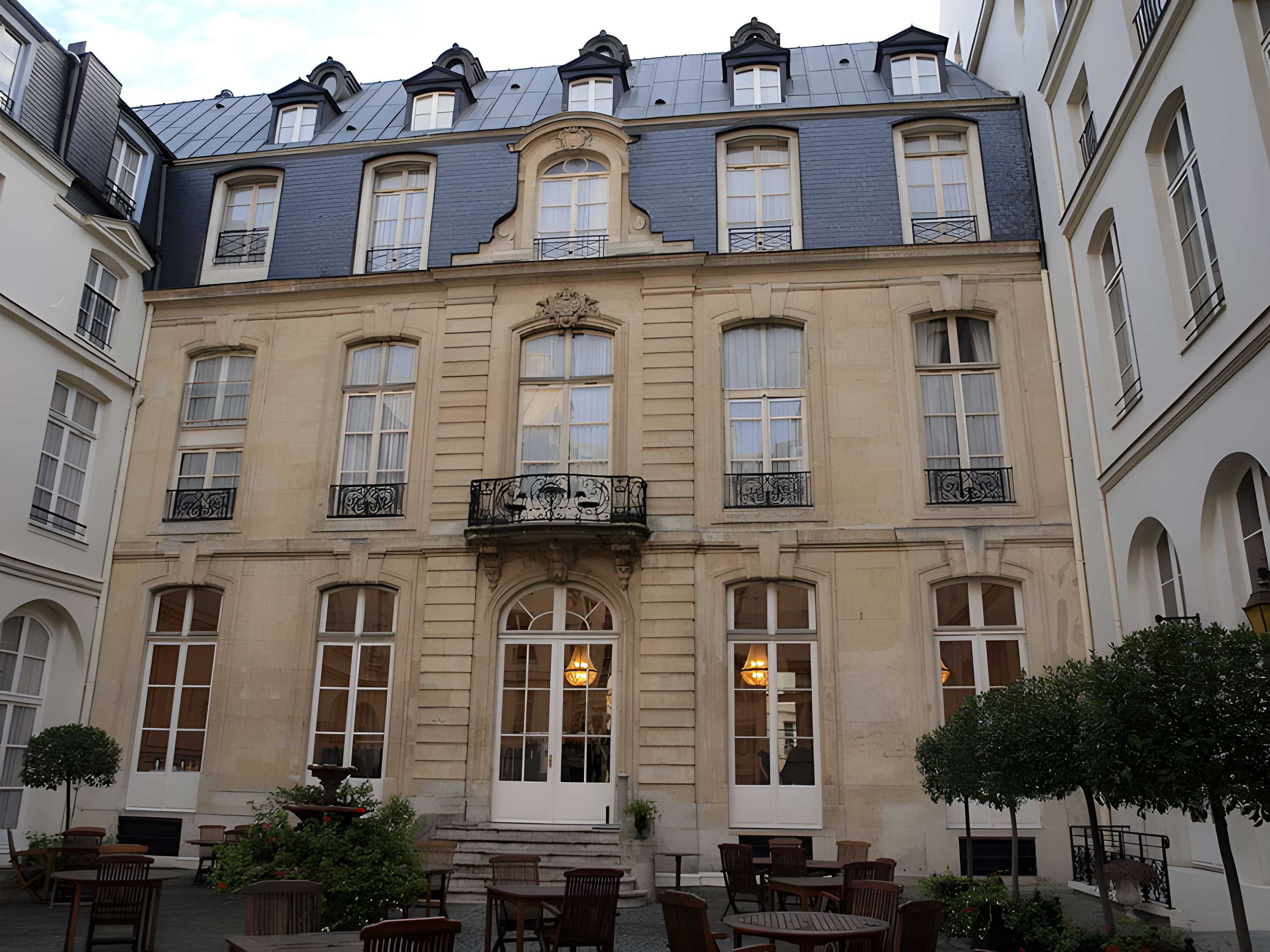 Hôtel Baudard de Saint-James à Paris