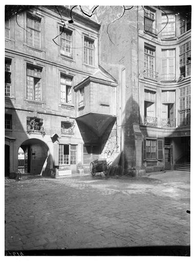 Ancien hôtel Le Charron ou de Vitry à Paris