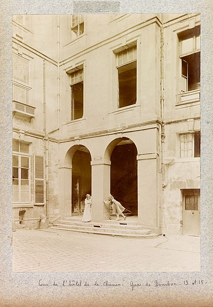 Ancien hôtel Le Charron ou de Vitry à Paris