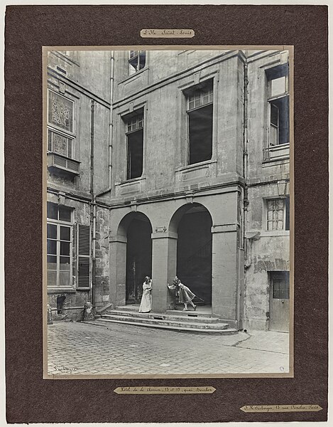 Ancien hôtel Le Charron ou de Vitry à Paris