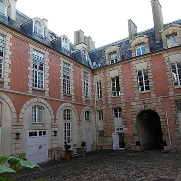 Hôtel Mégret de Sérilly - Paris 3éme