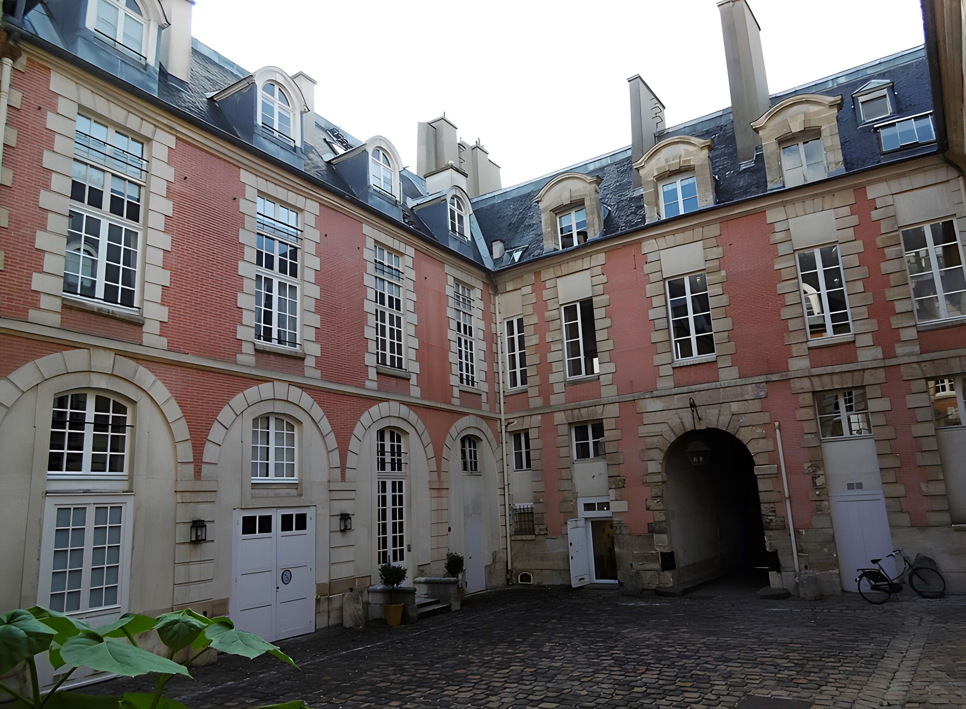 Hôtel Mégret de Sérilly - Paris 3éme