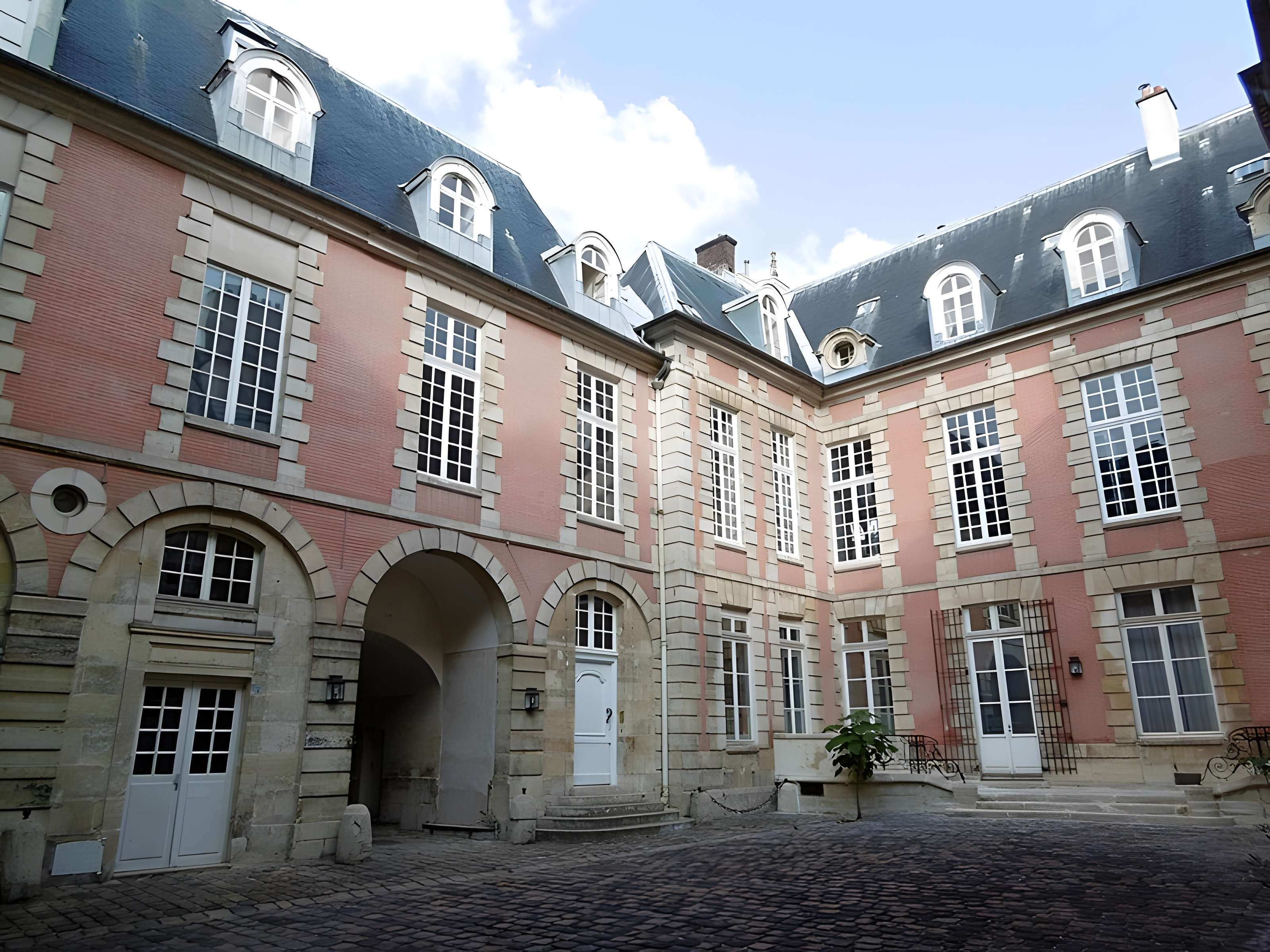 Hôtel Mégret de Sérilly - Paris 3éme