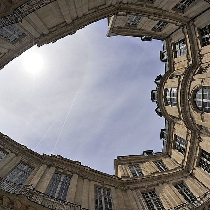 Photo de Hôtel de Beauvais, actuellement Cour Administrative dAppel de Paris