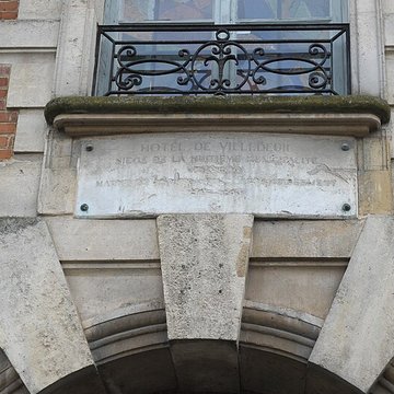 Hôtel de Ribault ou de Langres  voir aussi : Synagogue, 21 rue des Tournelles