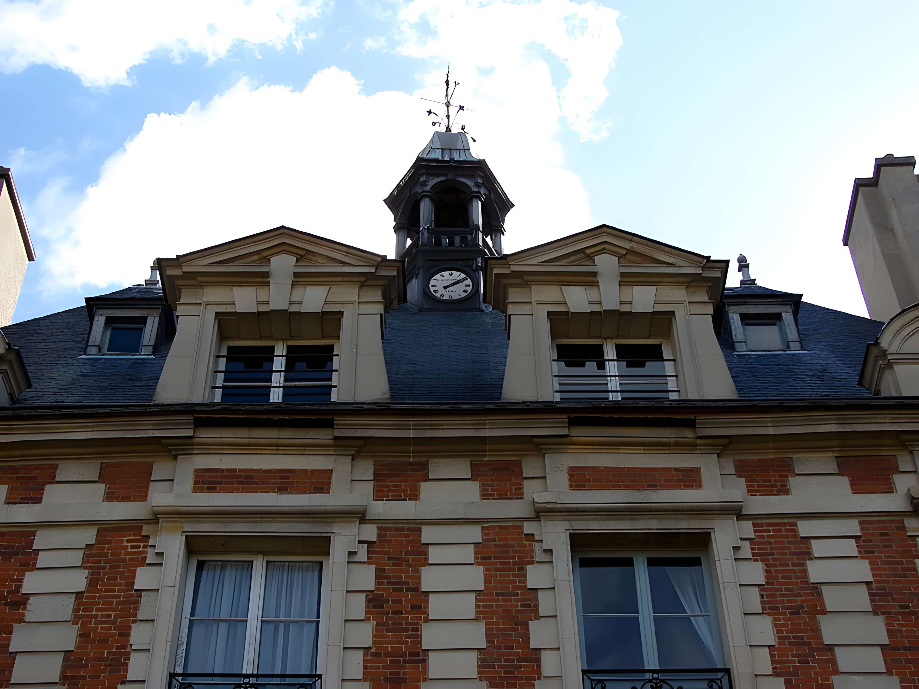 Hôtel de Ribault ou de Langres  (voir aussi : Synagogue, 21 rue des Tournelles)