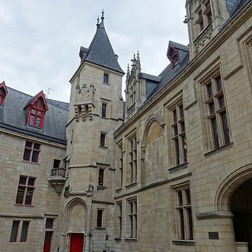 Hôtel des archevêques de Sens à Paris