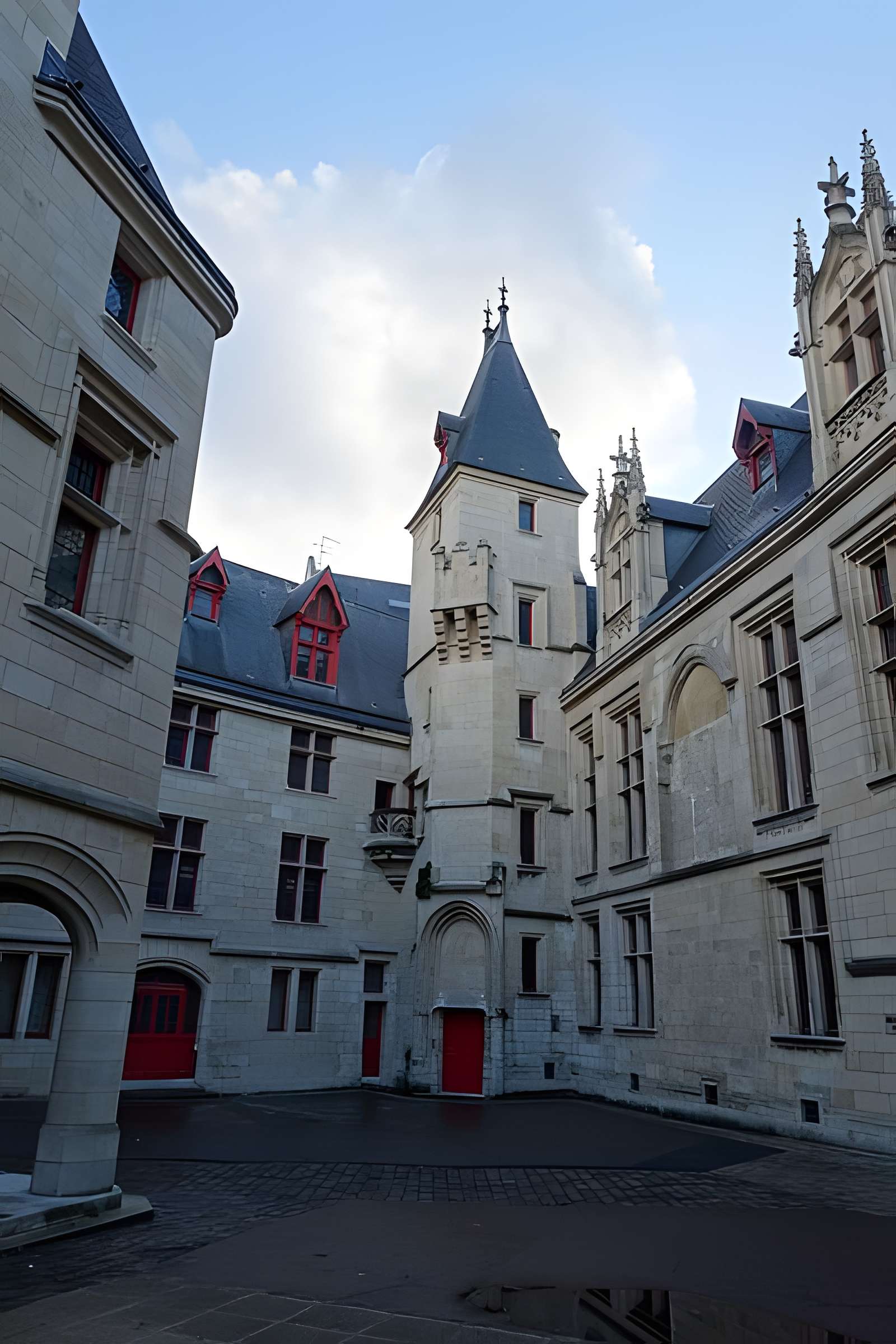 Hôtel des archevêques de Sens à Paris