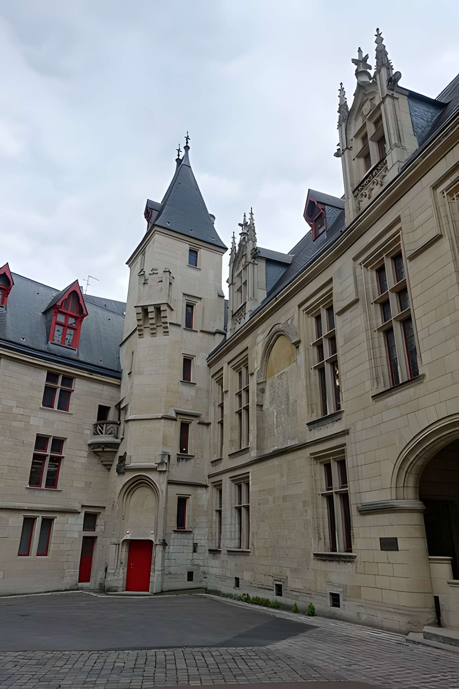 Hôtel des archevêques de Sens à Paris