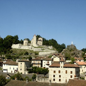 Château de Laroque à Laroquebrou