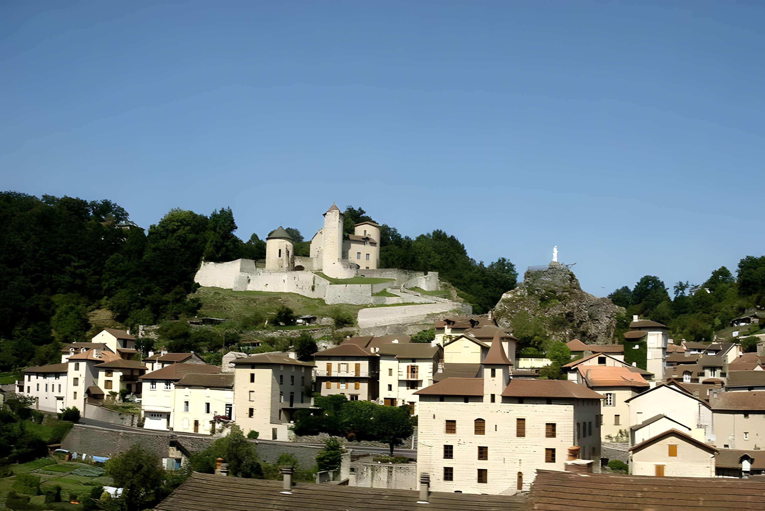 Château de Laroque à Laroquebrou