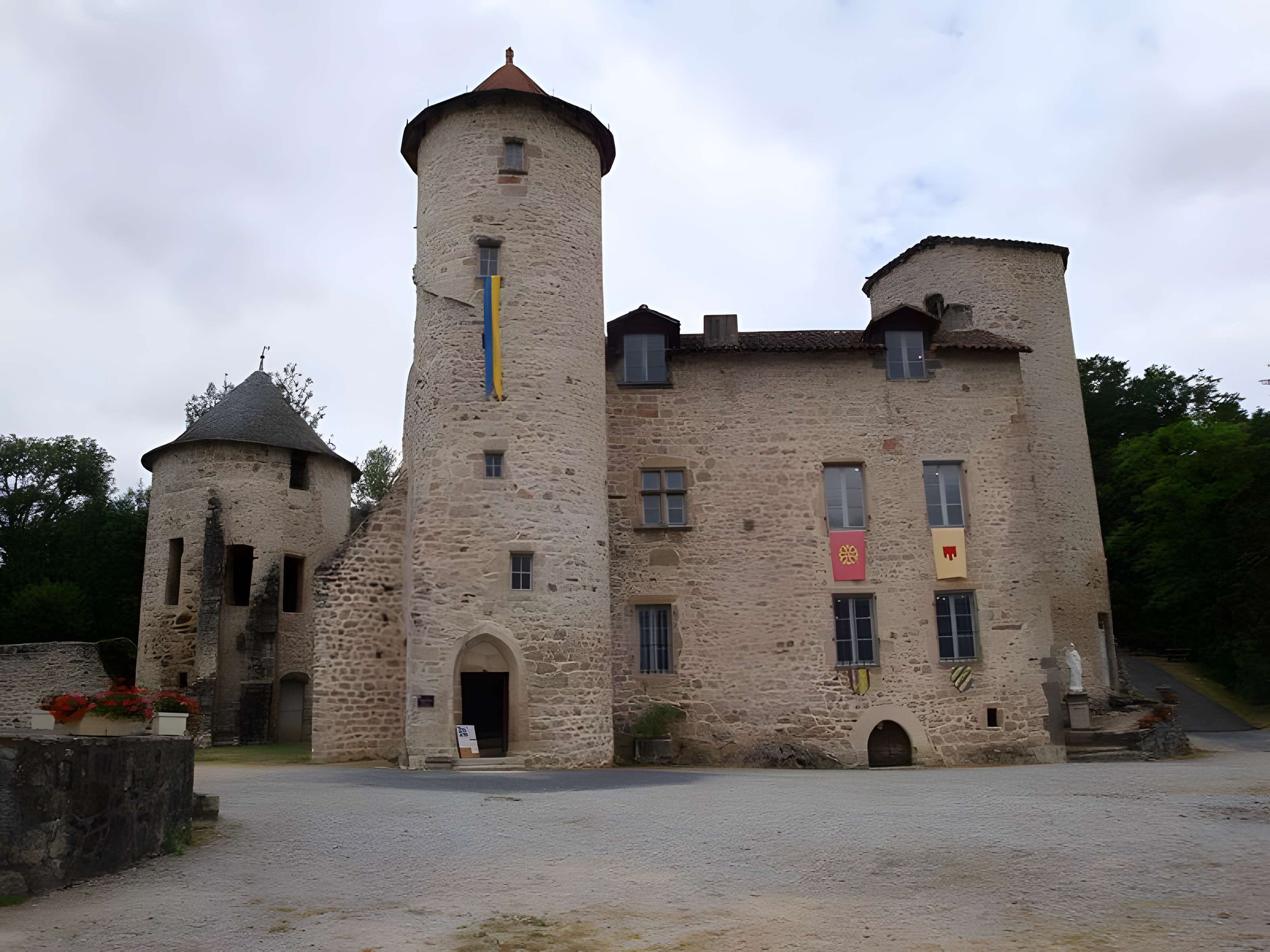 Château de Laroque à Laroquebrou