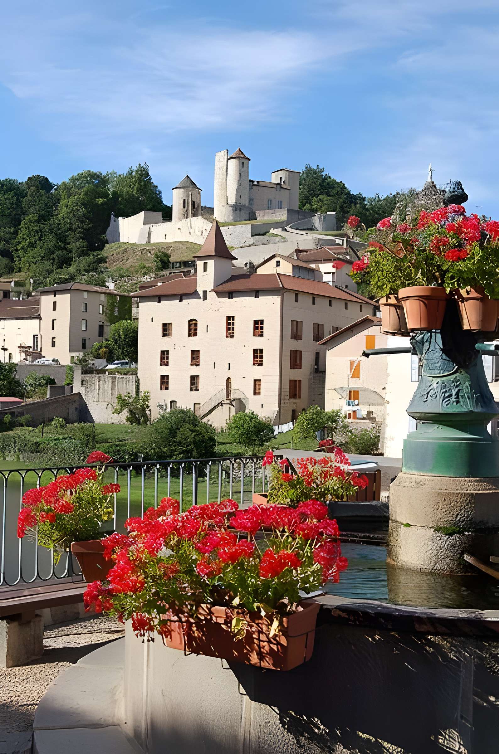 Château de Laroque à Laroquebrou