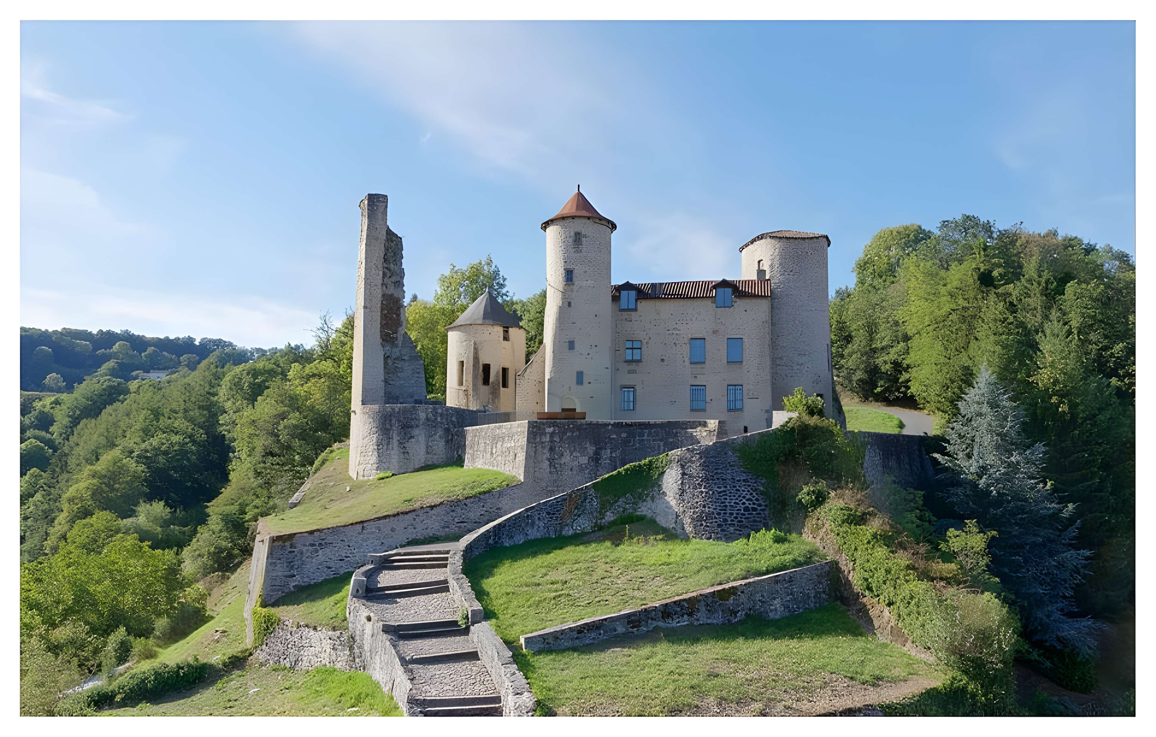 Château de Laroque à Laroquebrou