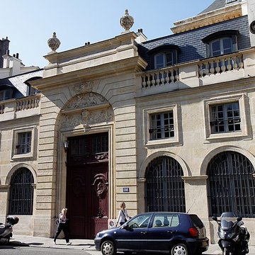 Hôtel de Clermont-Tonnerre, Rue du Bac à Paris
