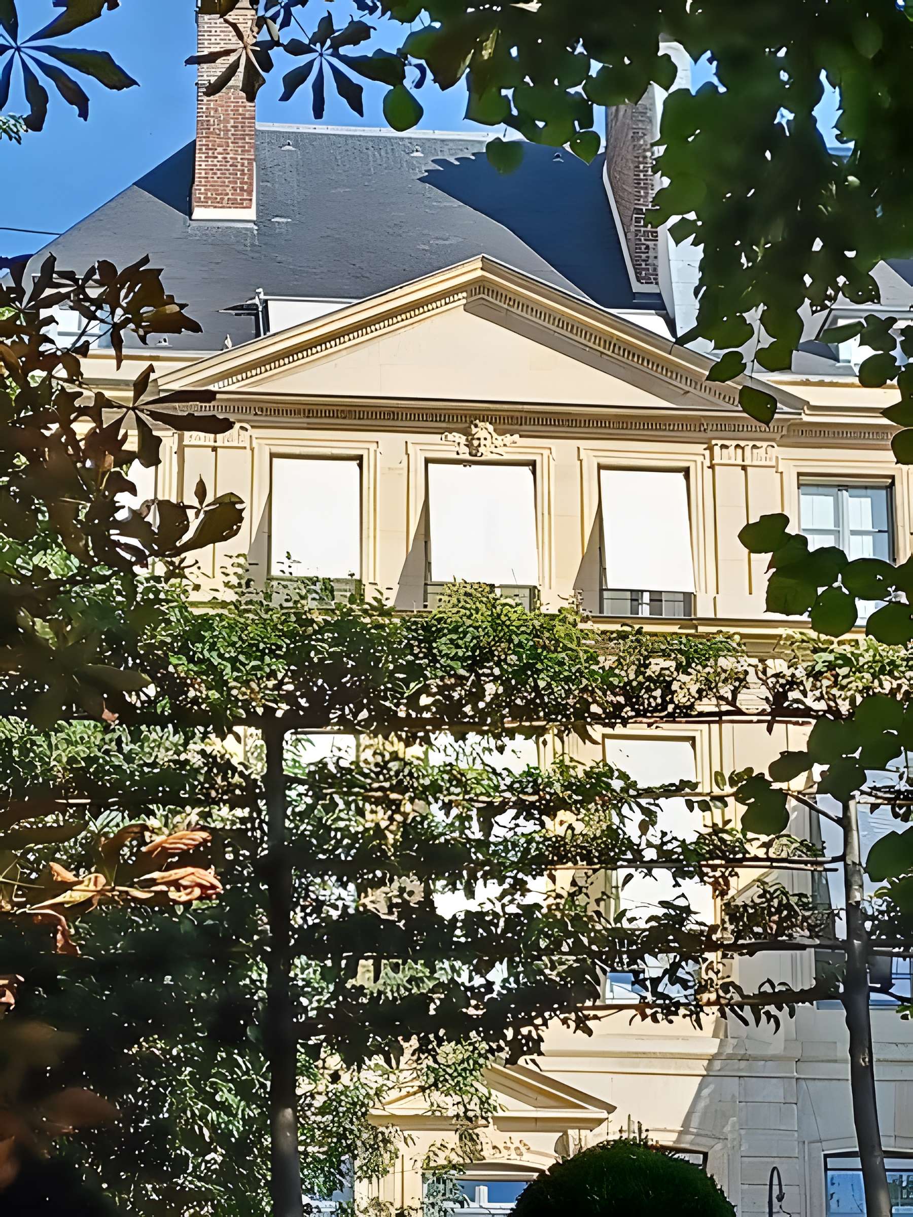 Hôtel de Clermont-Tonnerre, Rue du Bac à Paris