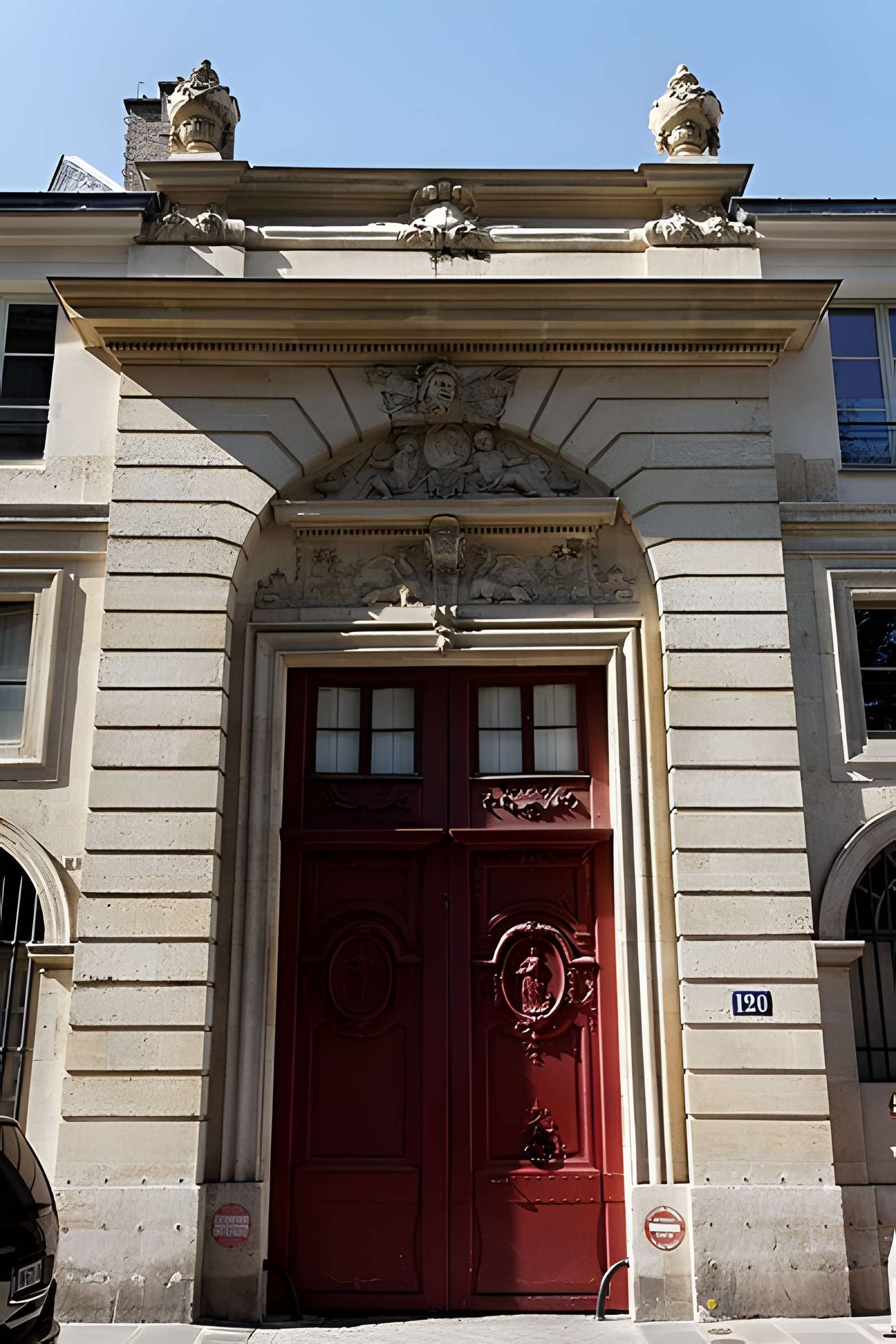 Hôtel de Clermont-Tonnerre, Rue du Bac à Paris