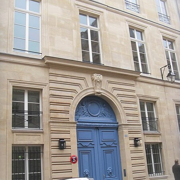 Photo de Hôtel de Sénecterre  , dit aussi de la Ferté Saint-Nectaire, actuellement  école et ministère de lartisanat et du commerce