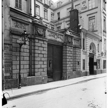 Hôtel  , dit aussi Hôtel des Vertus, de Courthenay, de Chemilly, de Béthune ou de Croix