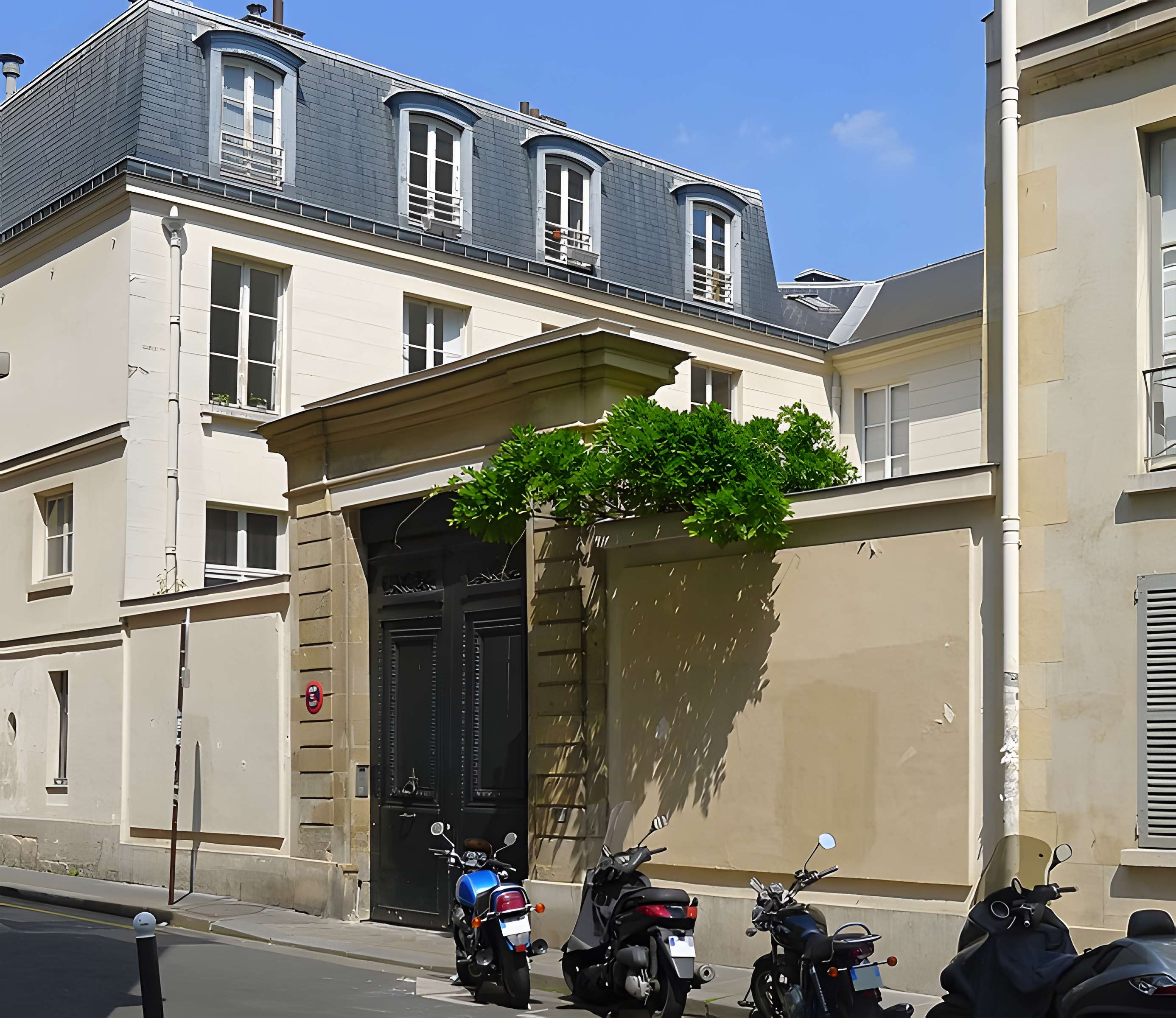 Hôtel  , dit aussi Hôtel des Vertus, de Courthenay, de Chemilly, de Béthune ou de Croix