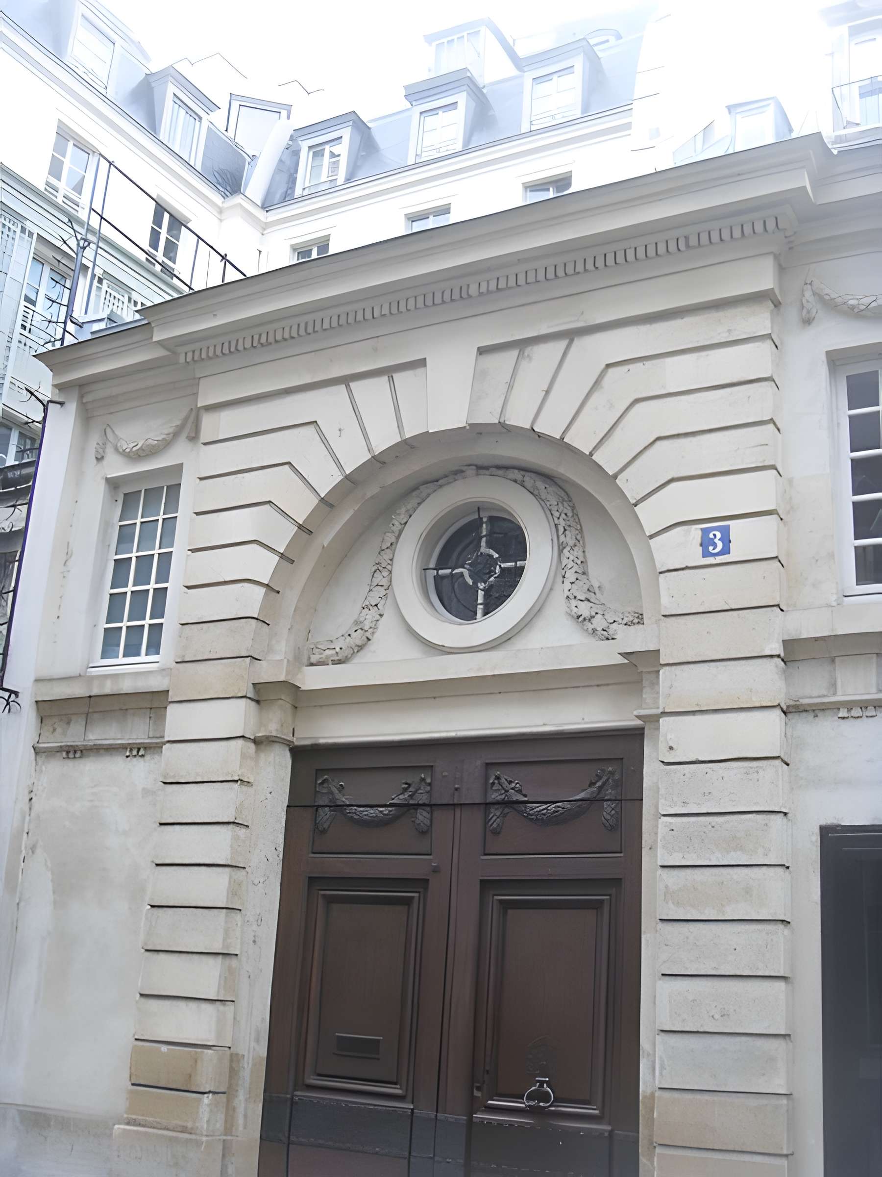 Hôtel  , dit aussi Hôtel des Vertus, de Courthenay, de Chemilly, de Béthune ou de Croix