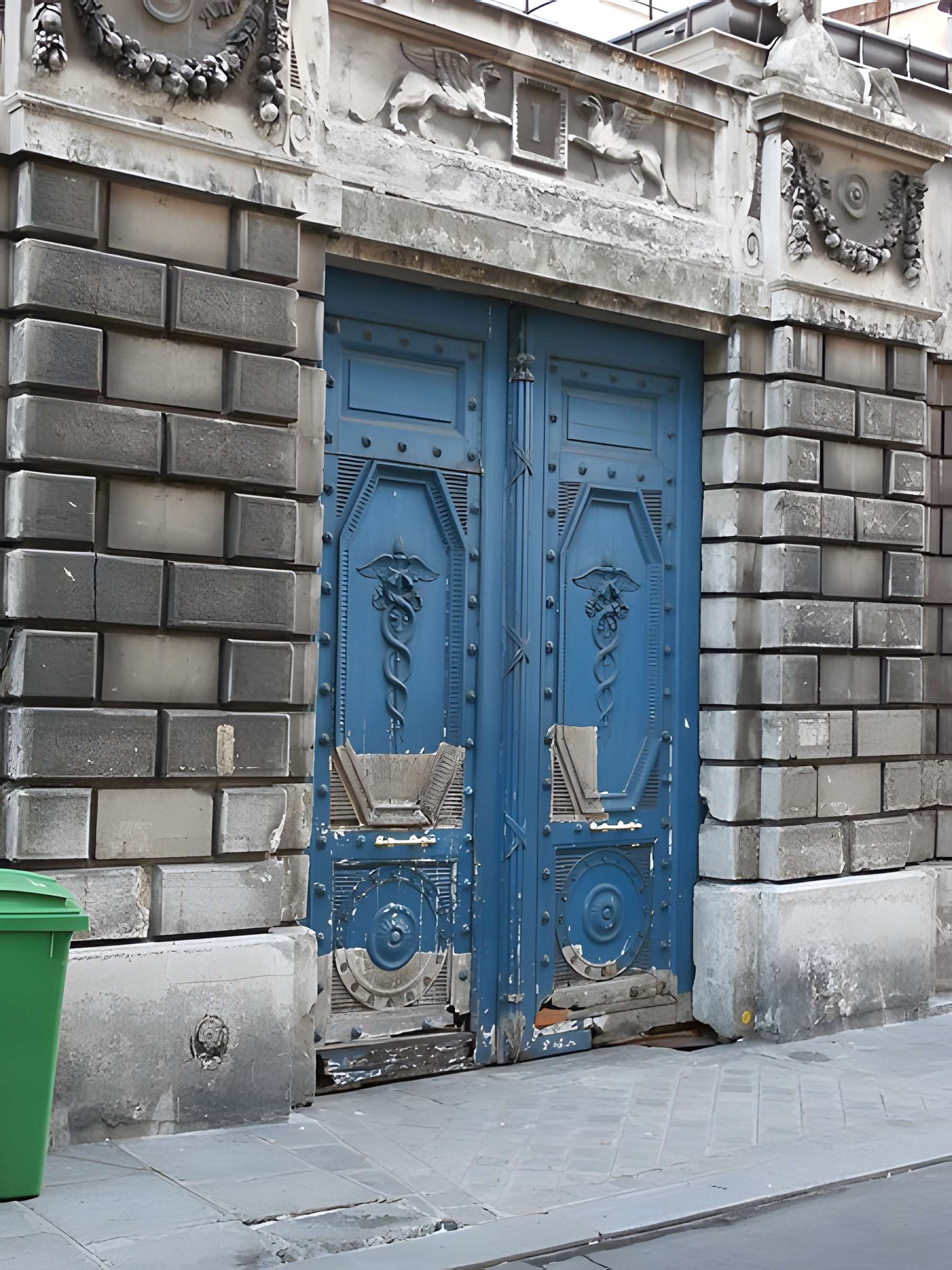Hôtel  , dit aussi Hôtel des Vertus, de Courthenay, de Chemilly, de Béthune ou de Croix