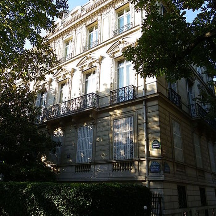 Photo de Immeuble dit Hôtel de lImpératrice Eugénie ou hôtel du Baron Hirsch