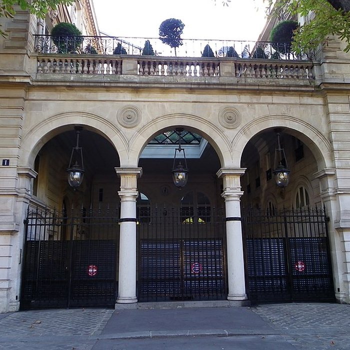 Photo de Immeuble dit Hôtel de lImpératrice Eugénie ou hôtel du Baron Hirsch