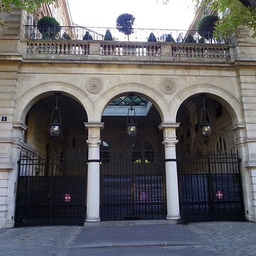 Immeuble dit Hôtel de lImpératrice Eugénie ou hôtel du Baron Hirsch