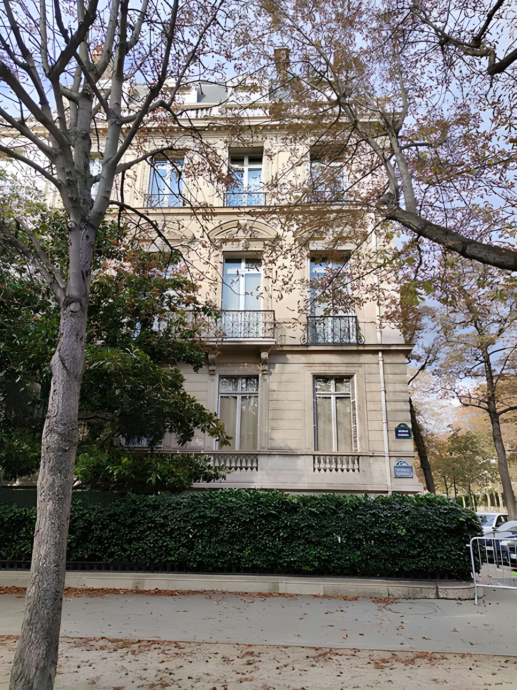 Immeuble dit Hôtel de l'Impératrice Eugénie ou hôtel du Baron Hirsch