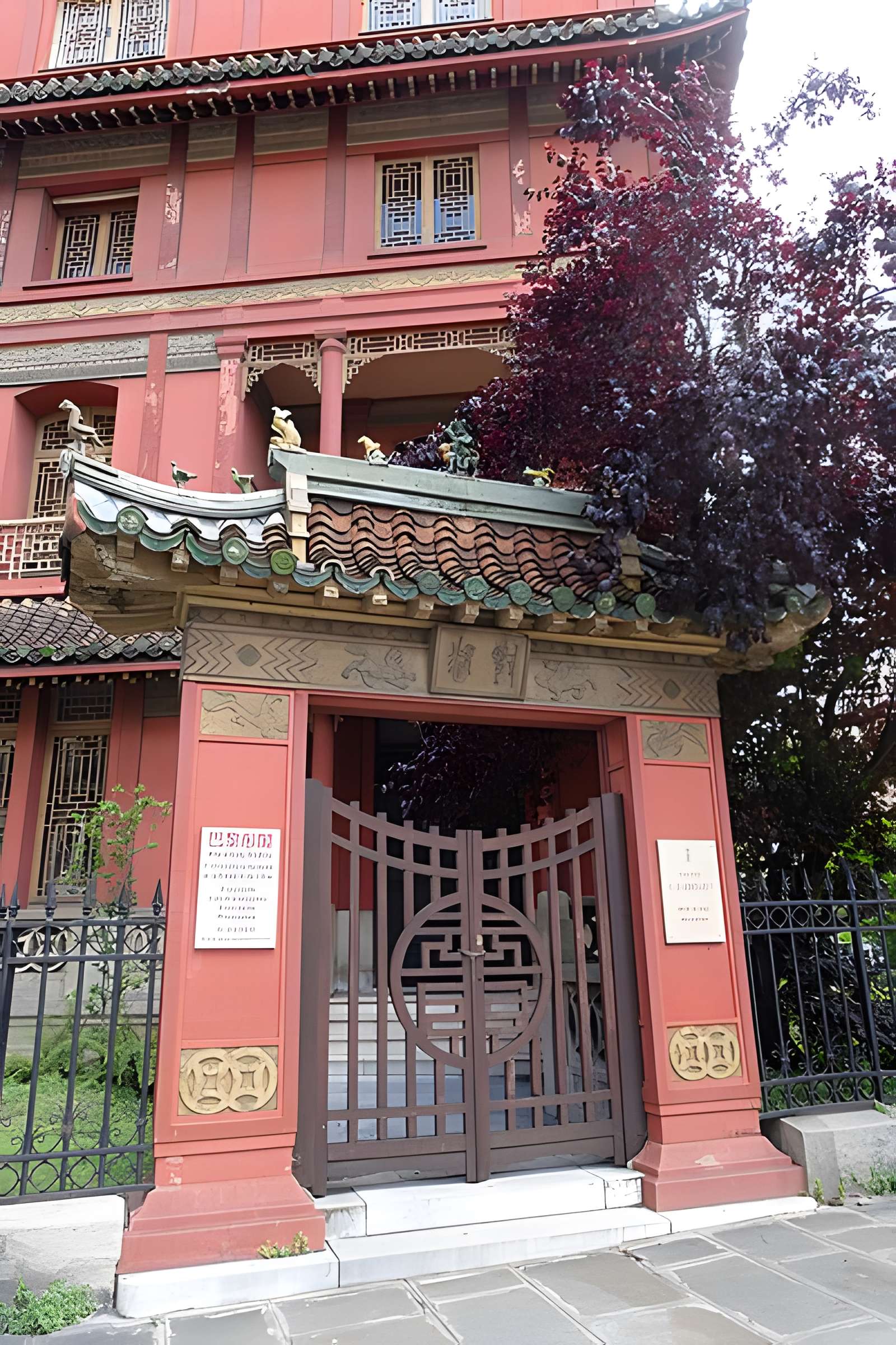 Immeuble dit Hôtel de l'Impératrice Eugénie ou hôtel du Baron Hirsch