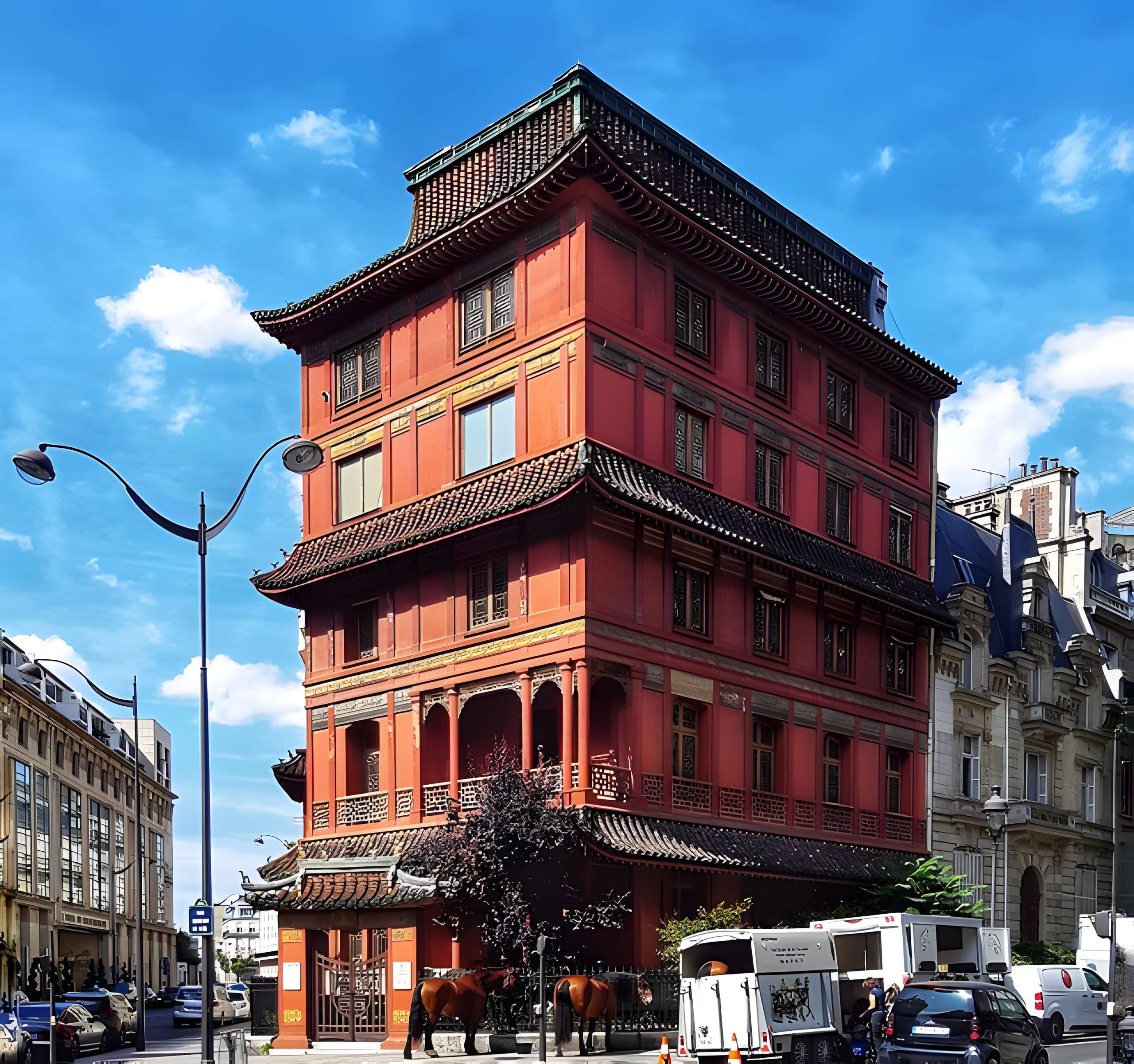 Immeuble dit Hôtel de l'Impératrice Eugénie ou hôtel du Baron Hirsch