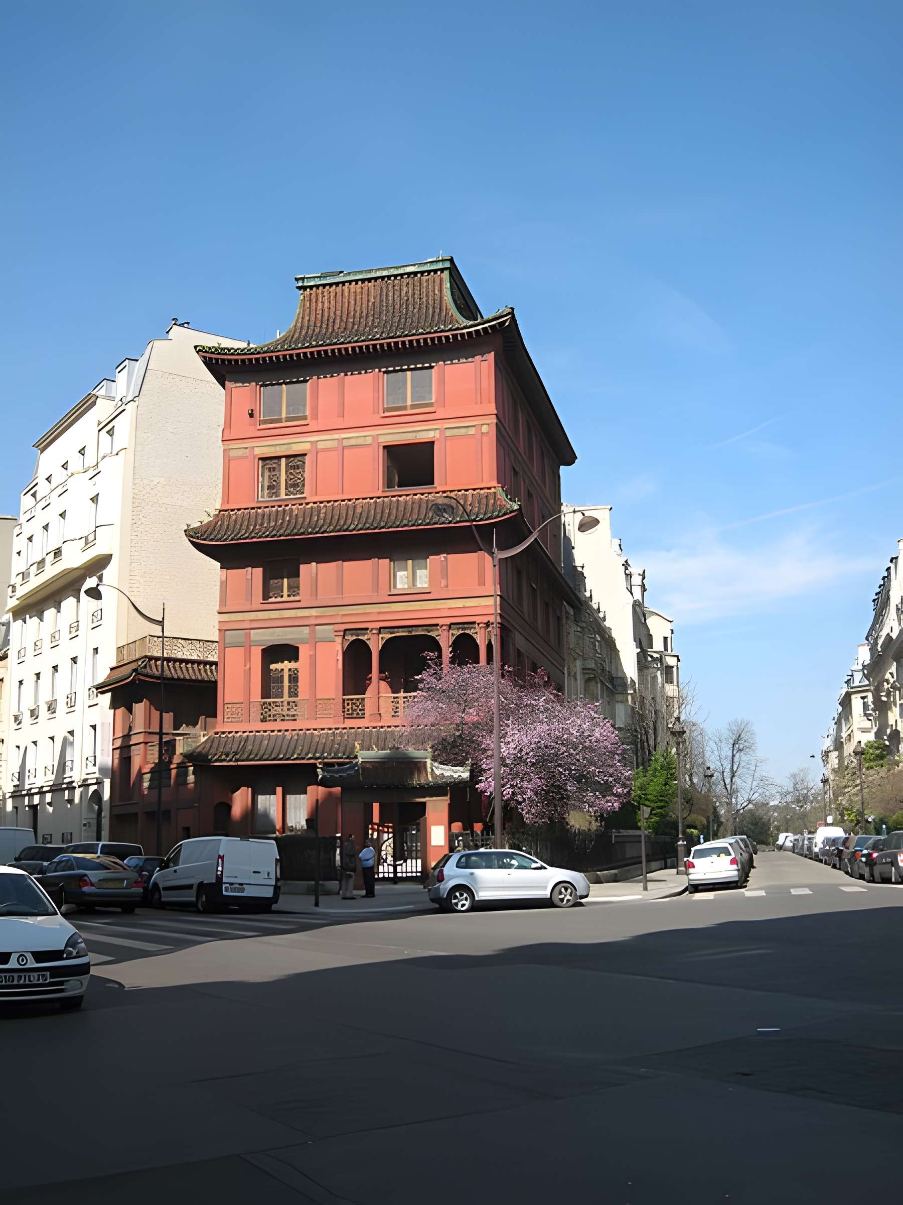 Immeuble dit Hôtel de l'Impératrice Eugénie ou hôtel du Baron Hirsch