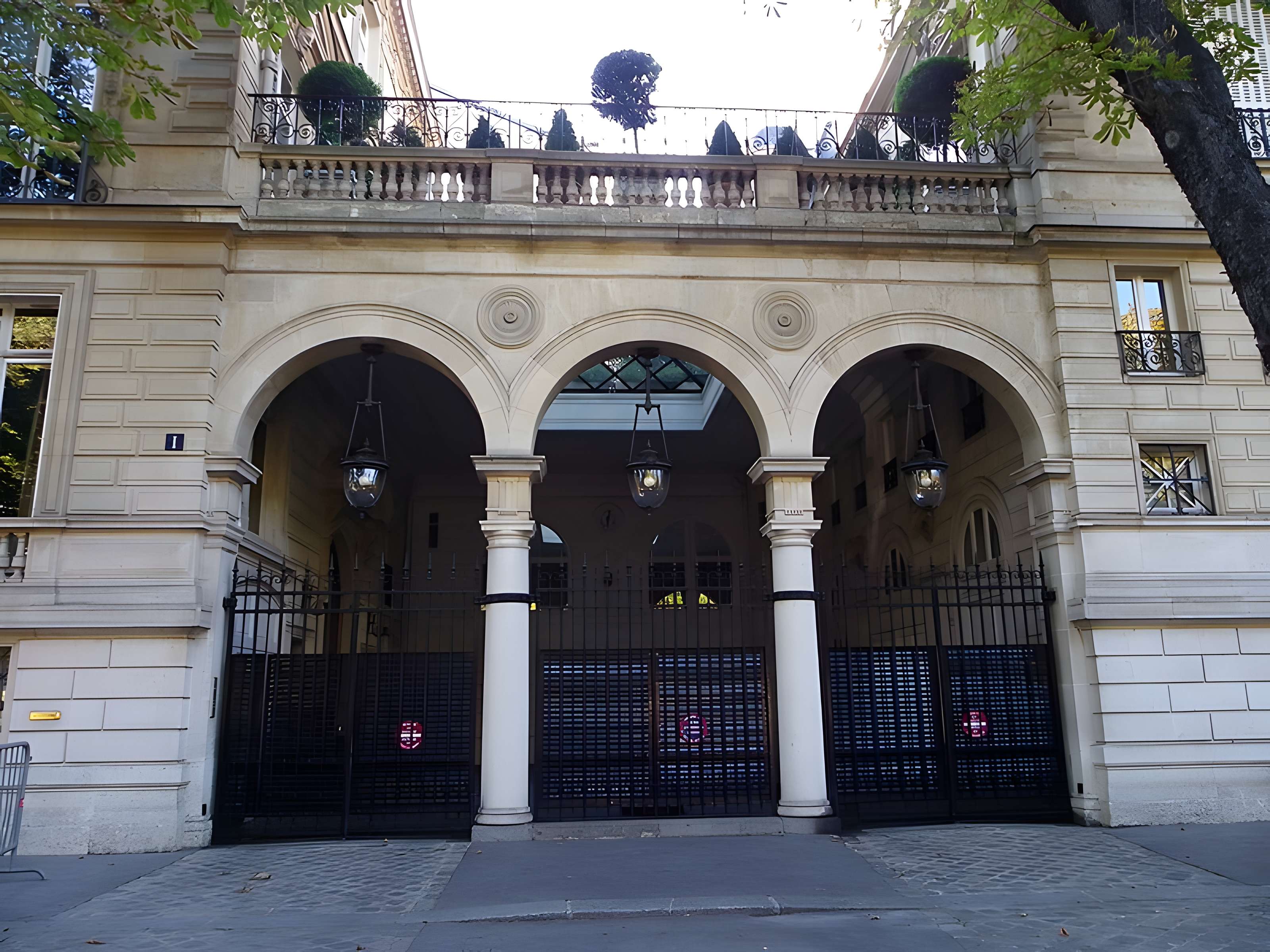 Immeuble dit Hôtel de l'Impératrice Eugénie ou hôtel du Baron Hirsch