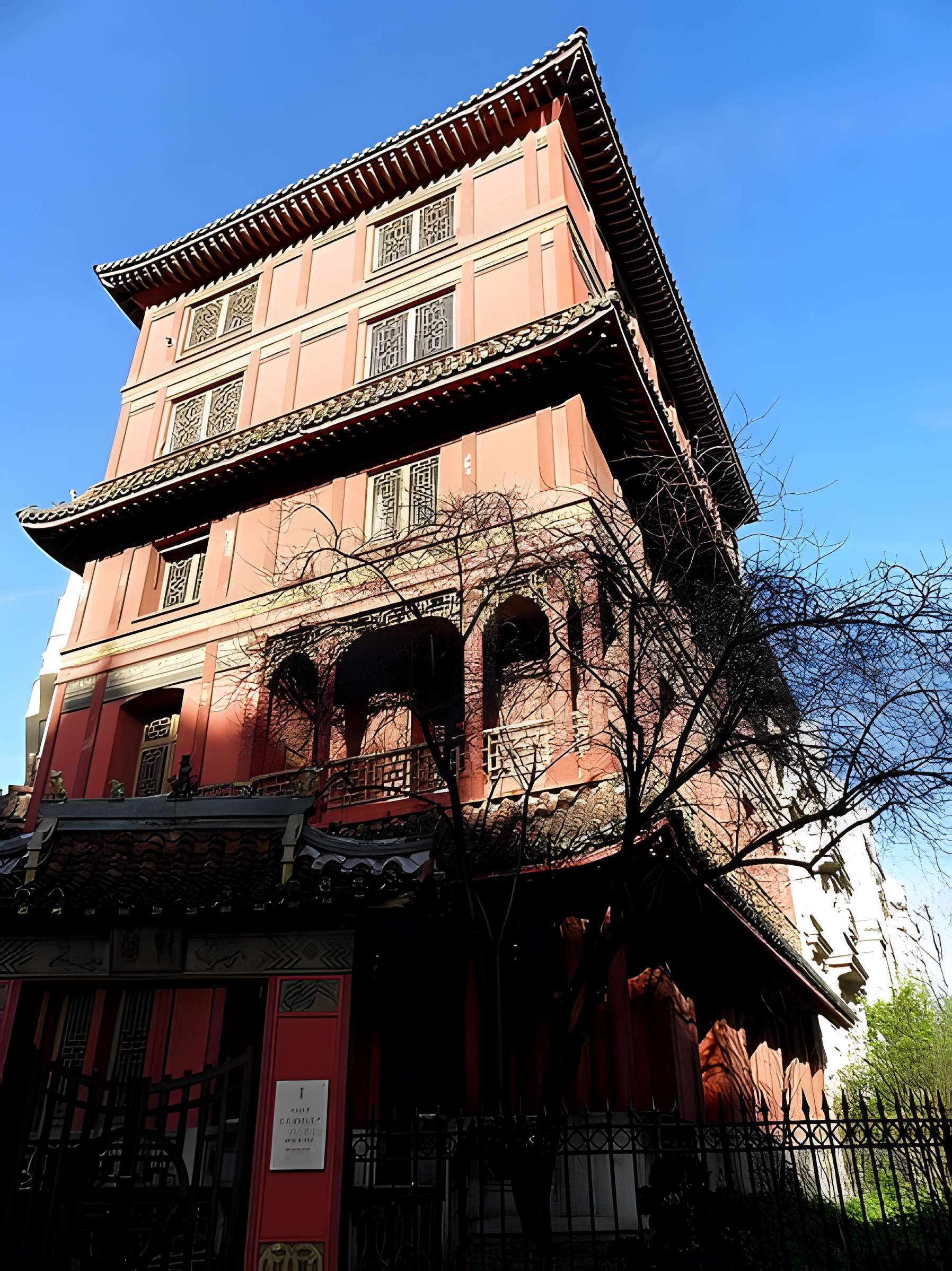 Immeuble dit Hôtel de l'Impératrice Eugénie ou hôtel du Baron Hirsch