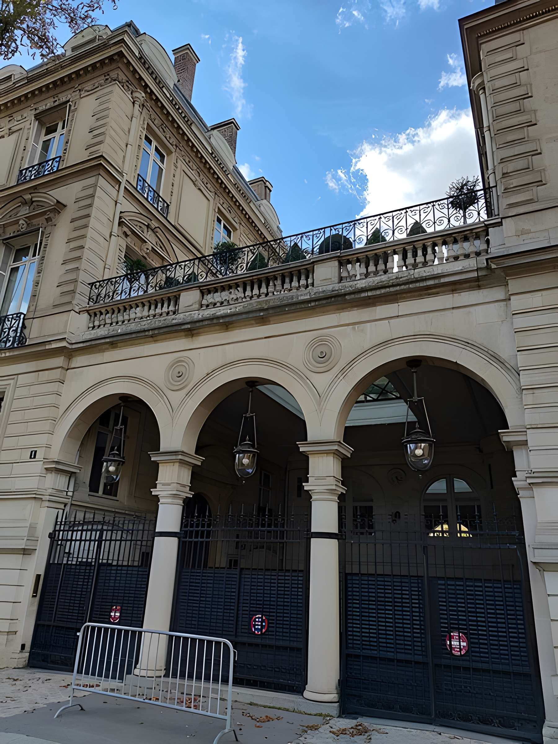 Immeuble dit Hôtel de l'Impératrice Eugénie ou hôtel du Baron Hirsch