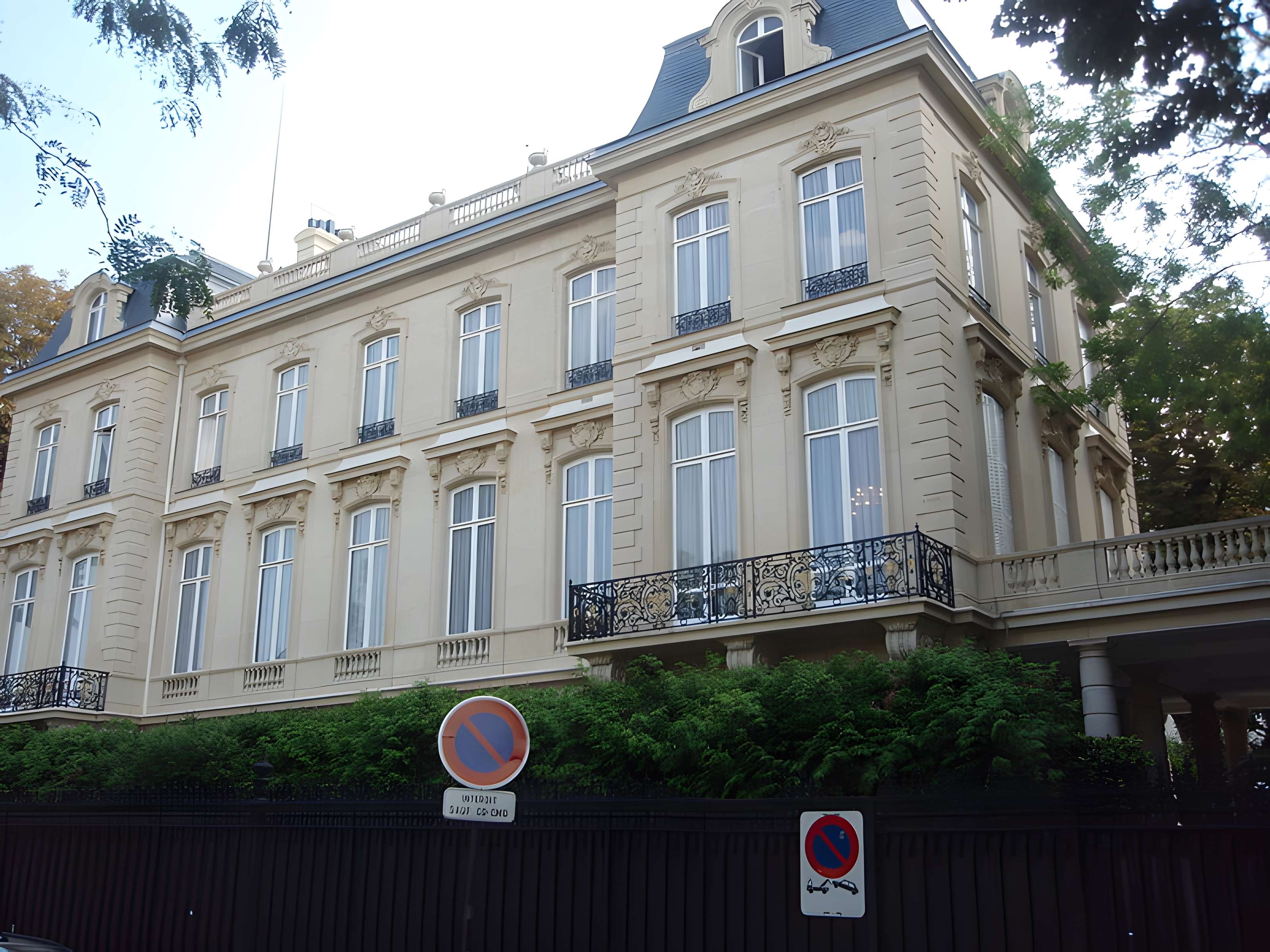 Hôtel de Monpelas, actuellement ambassade de la République d'Angola