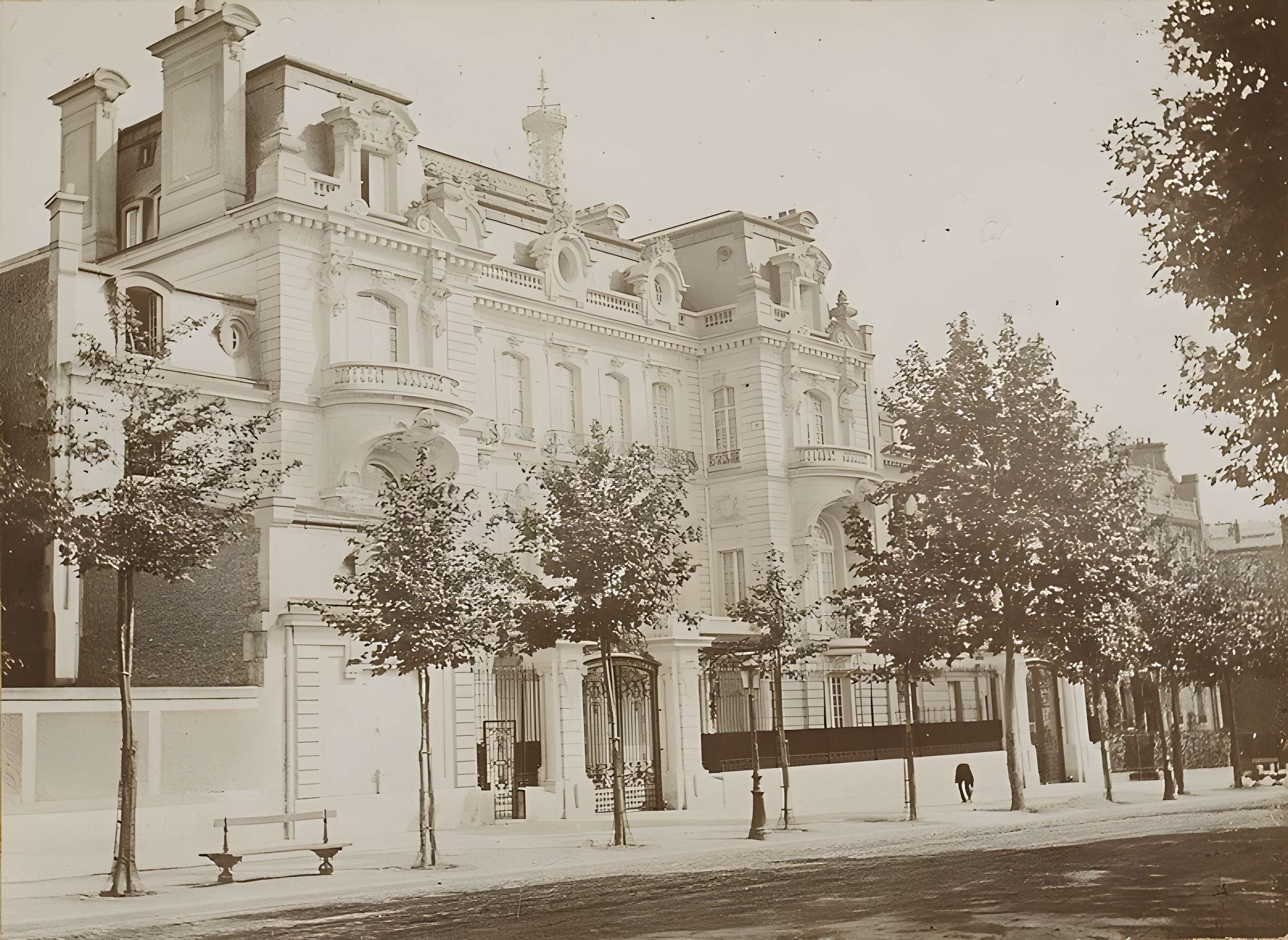 Ancien Hôtel Véron ou Château d'Auteuil, dit aussi Hôtel Puscher ou de Pérignon