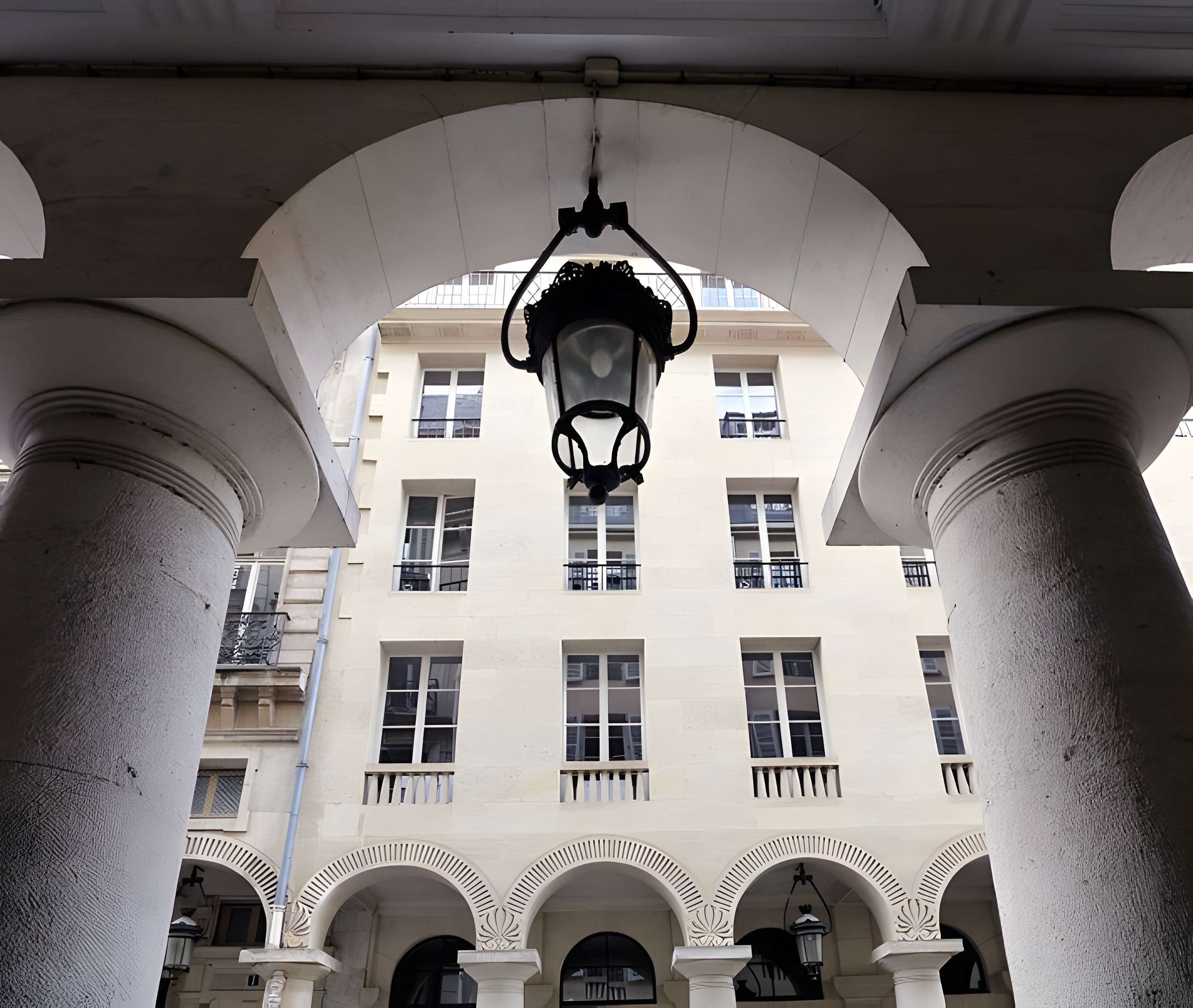 Immeuble 1-2-3-4-5-7 Rue des Colonnes - Paris 2ème