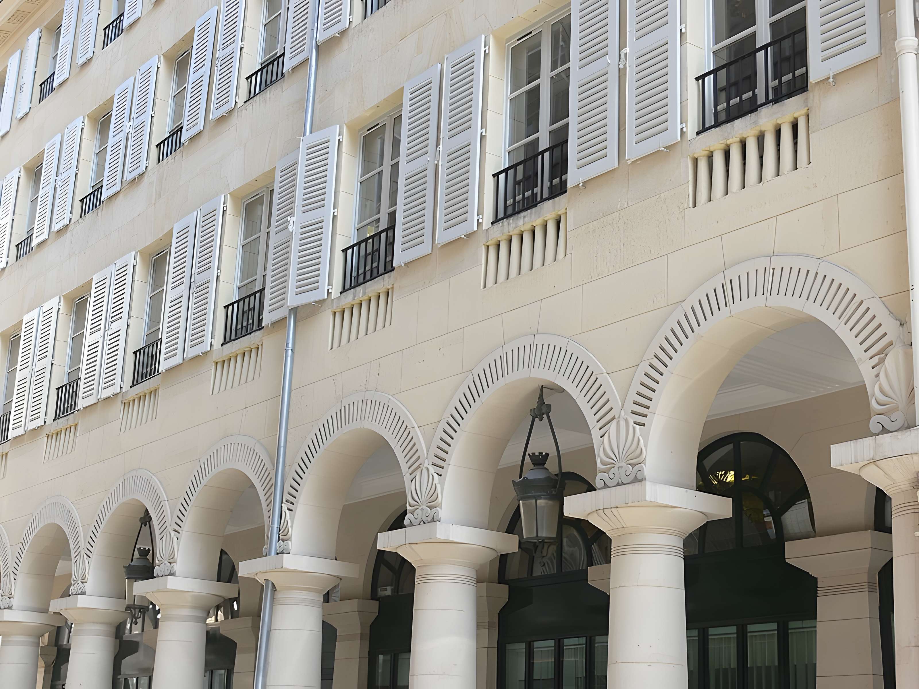 Immeuble 1-2-3-4-5-7 Rue des Colonnes - Paris 2ème