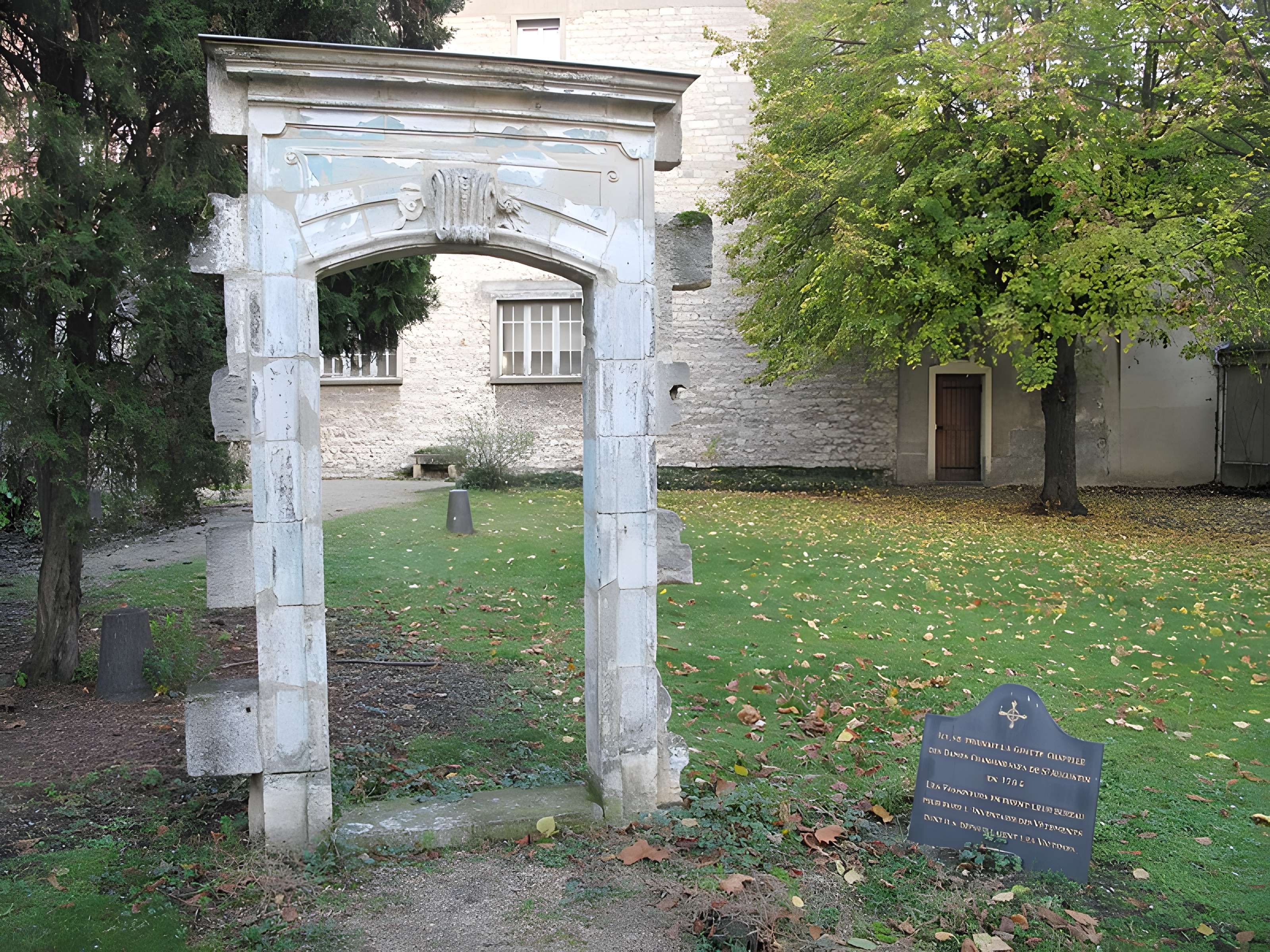 Cimetière de Picpus et ancien couvent des chanoinesses de Picpus
