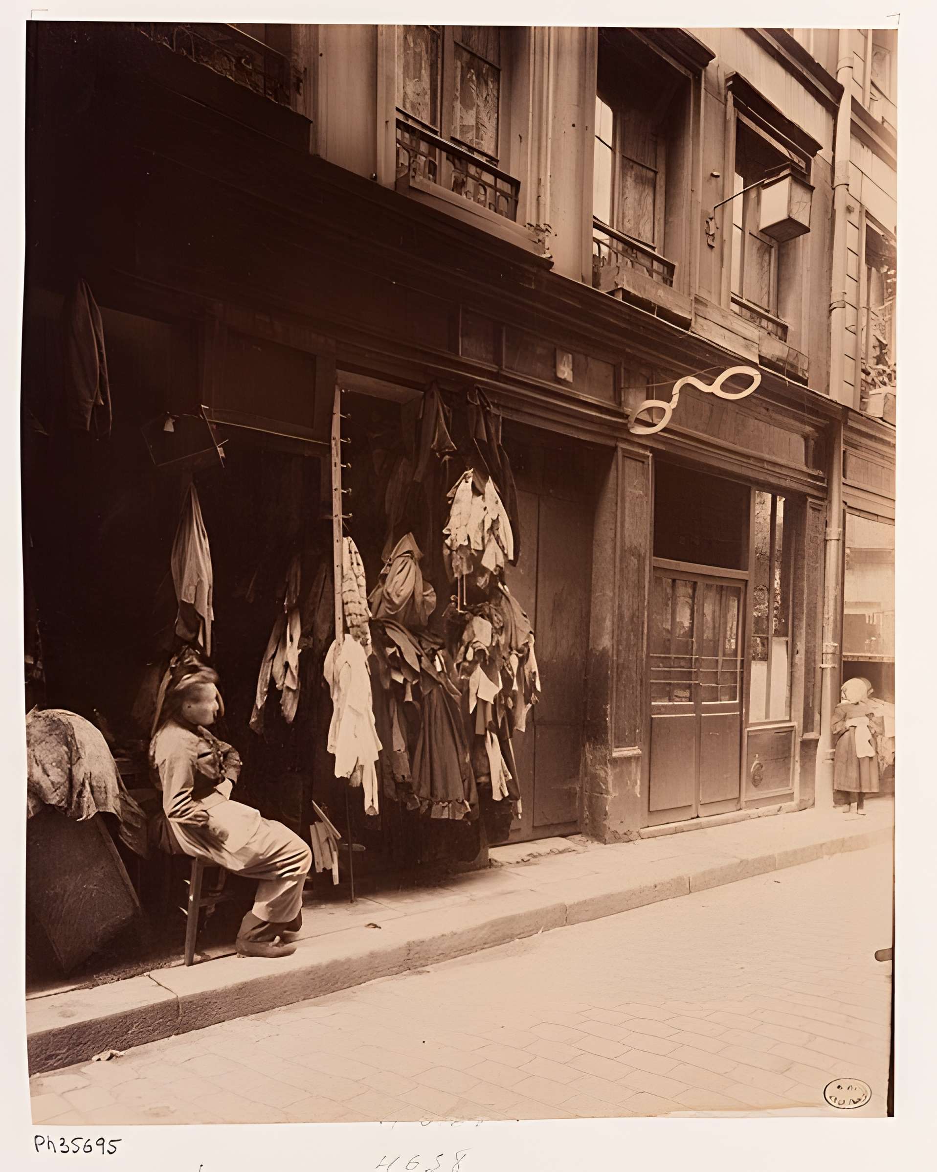 Cabaret du Père Lunette à Paris