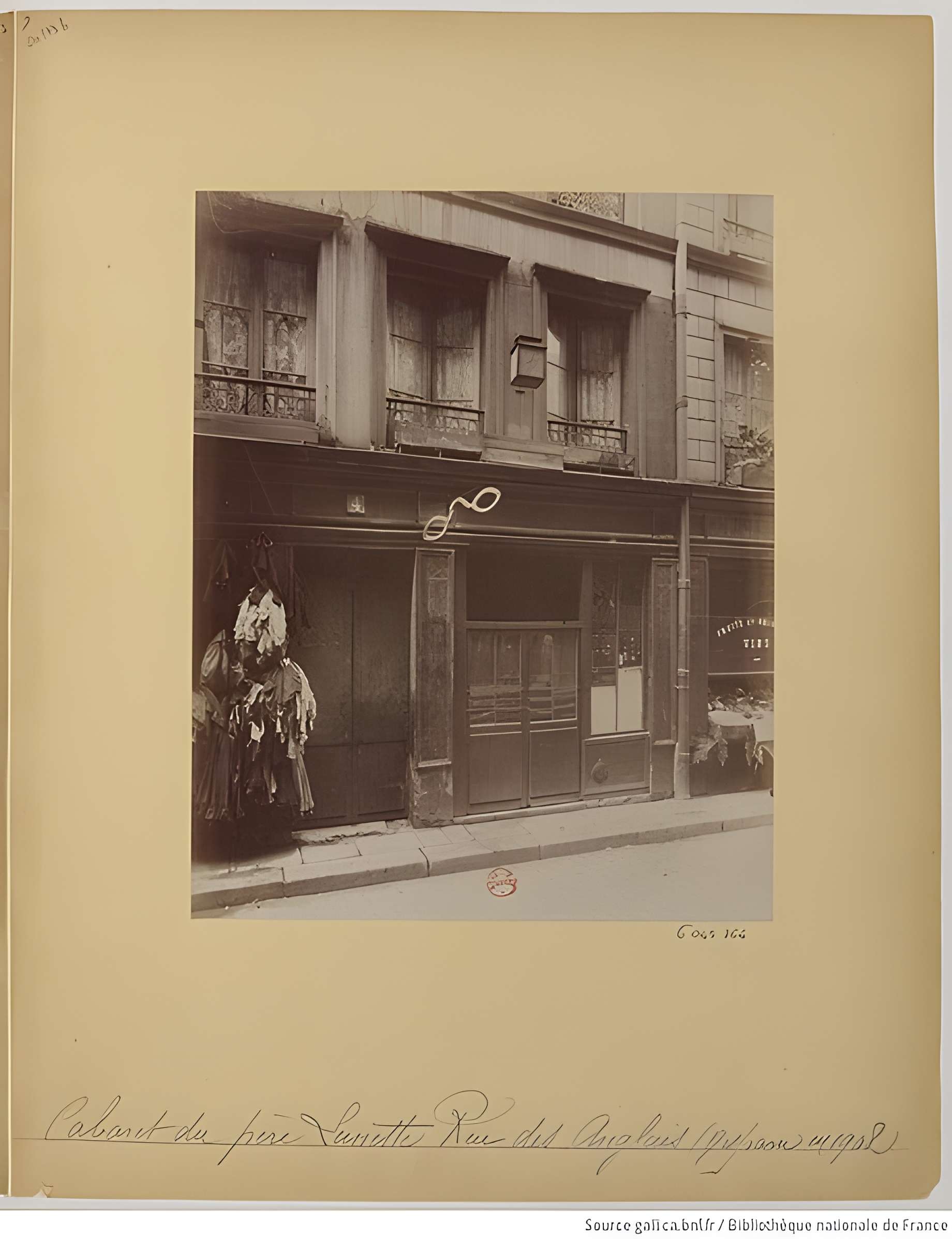 Cabaret du Père Lunette à Paris