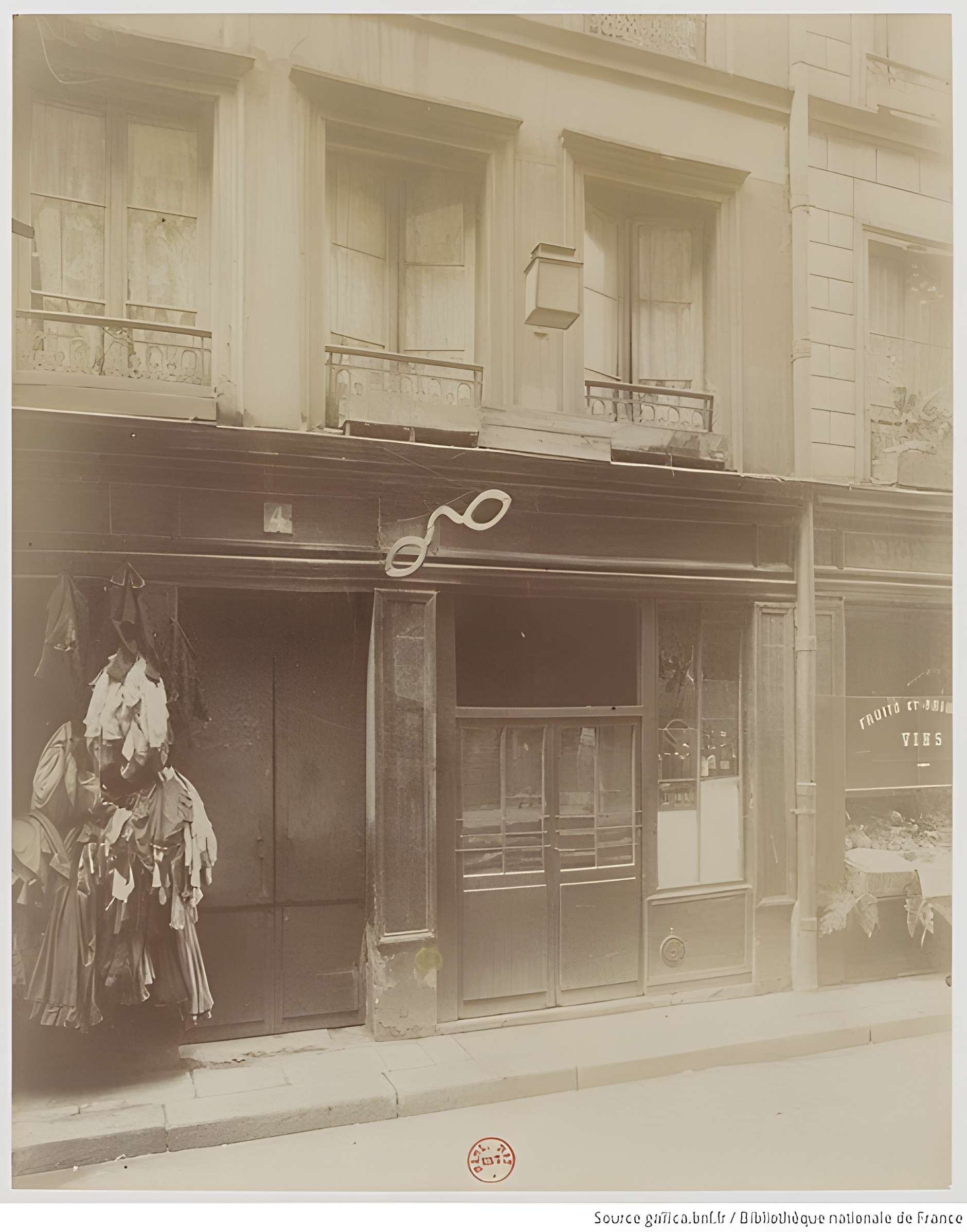 Cabaret du Père Lunette à Paris