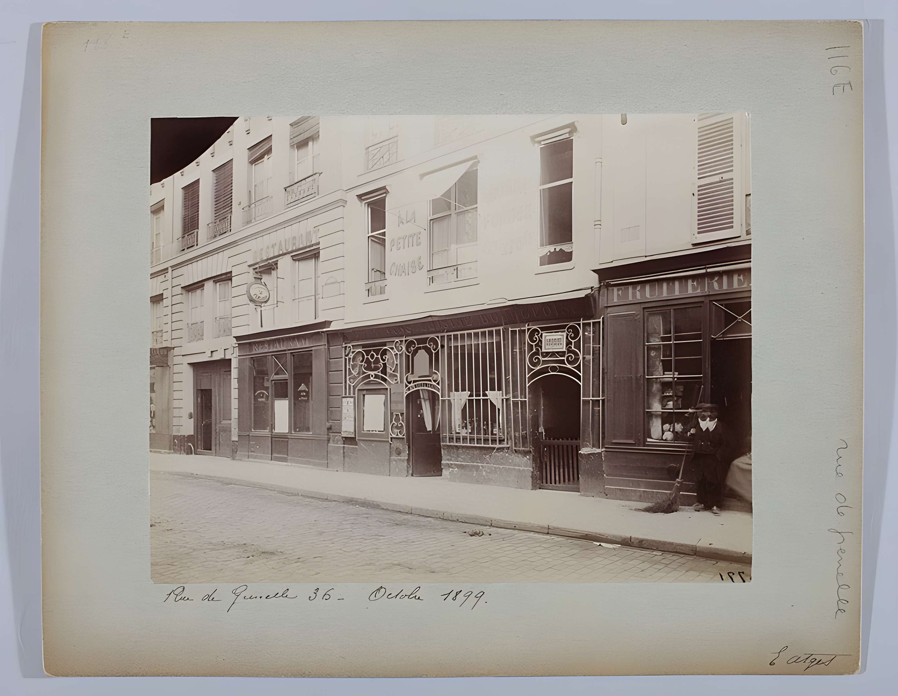 Boutique, Rue de Grenelle - Paris 7ème