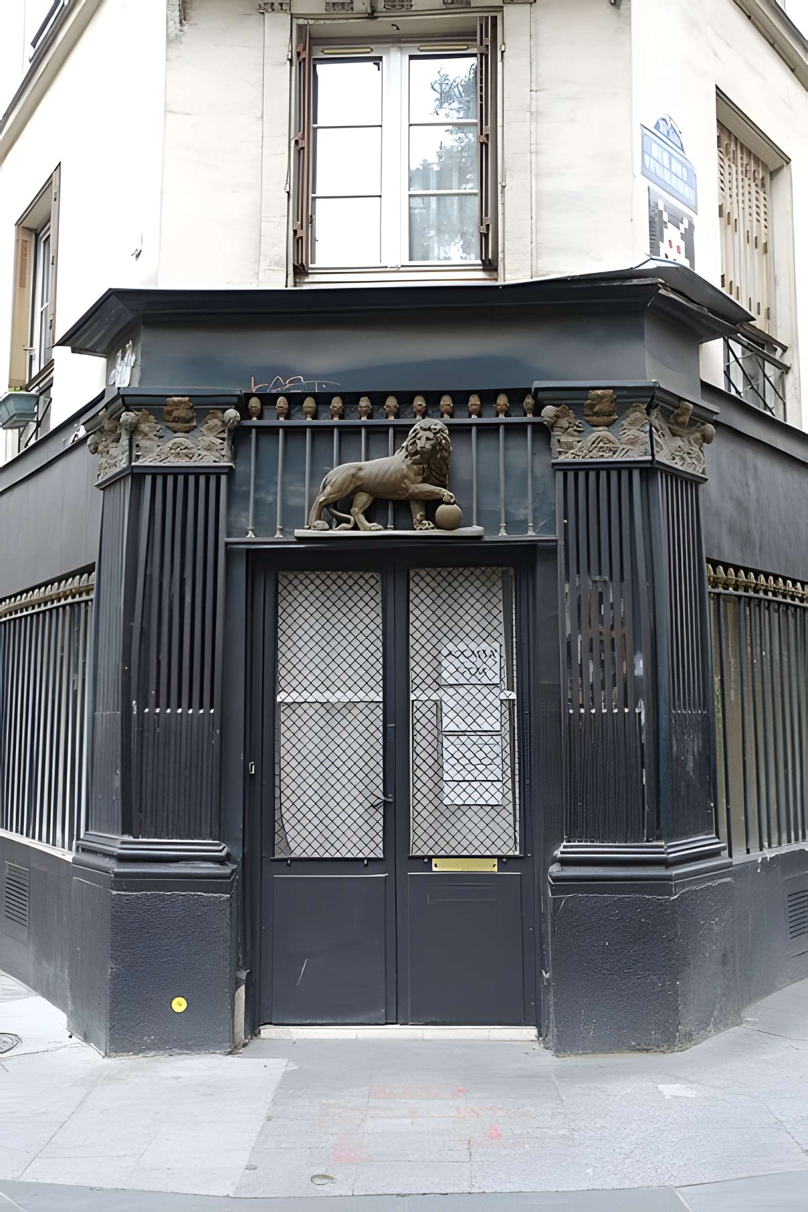 À l'enseigne du lion d'or - Paris 10ème