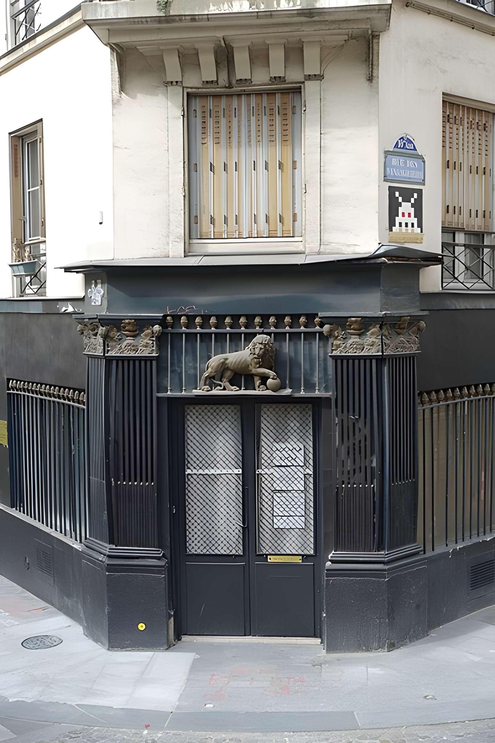 À l'enseigne du lion d'or - Paris 10ème