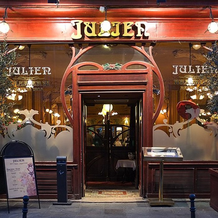 Photo de Immeuble abritant le restaurant Julien